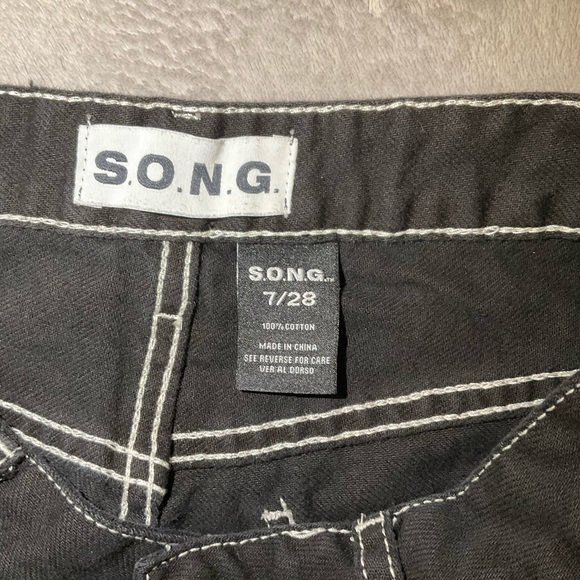 S.O.N.G. Medium (7), Black High Rise Boyfriend Cargo Jeans - Picture 3 of 5